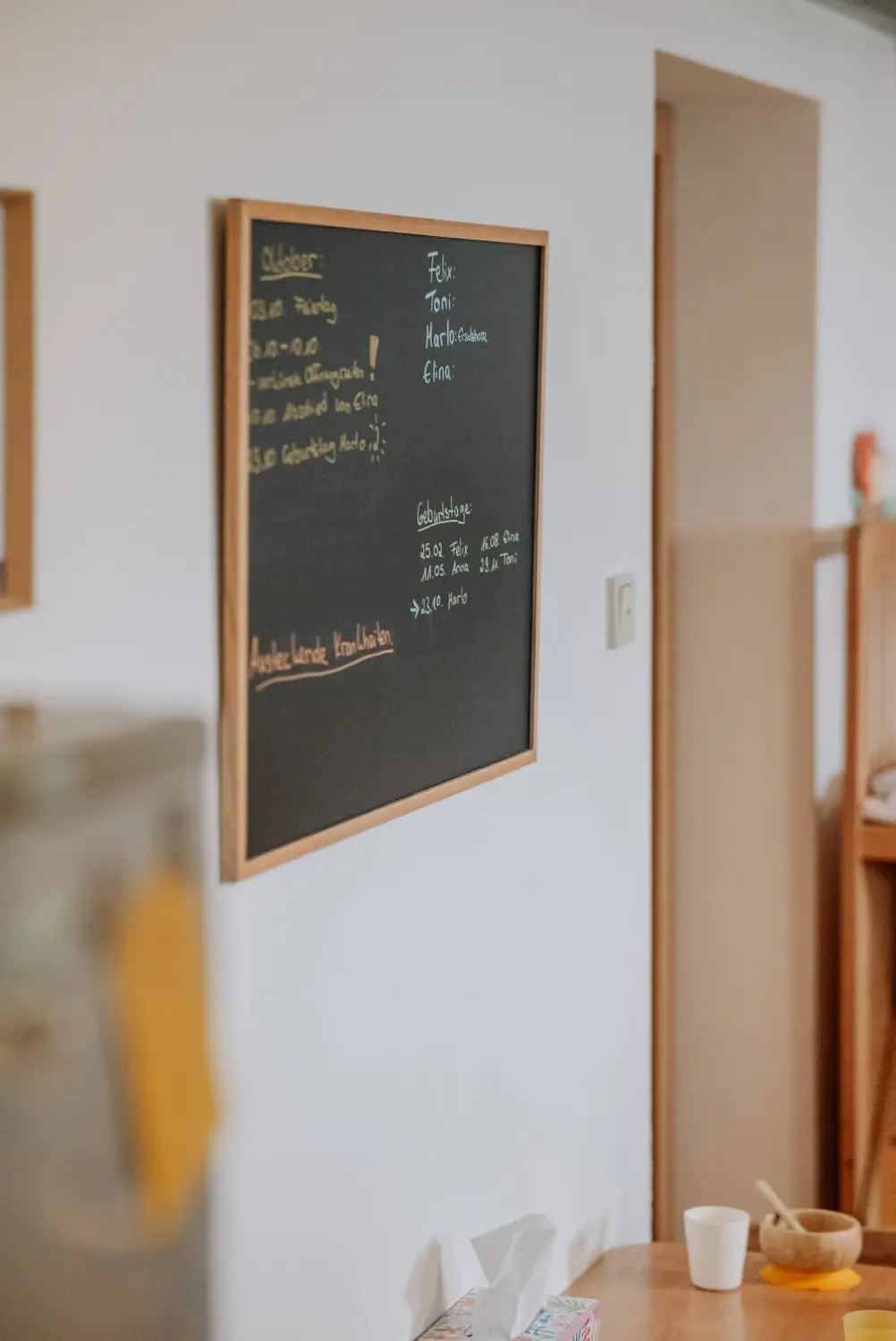 Anna Drobczynsky Kindertagespflege, schwarze Tafel an der Wand